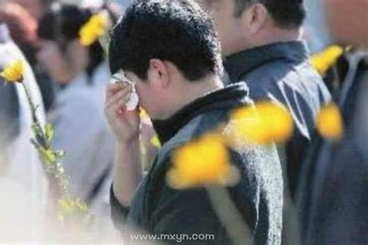 梦见与死去的亲人拉手的预兆