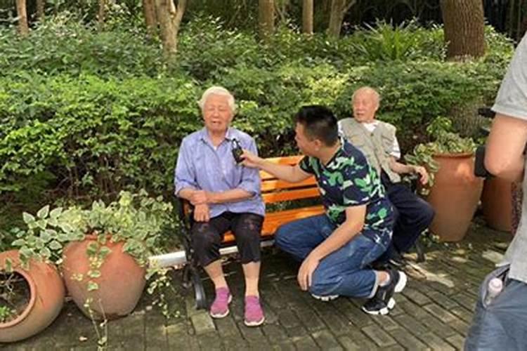 女记者太岁是什么梗