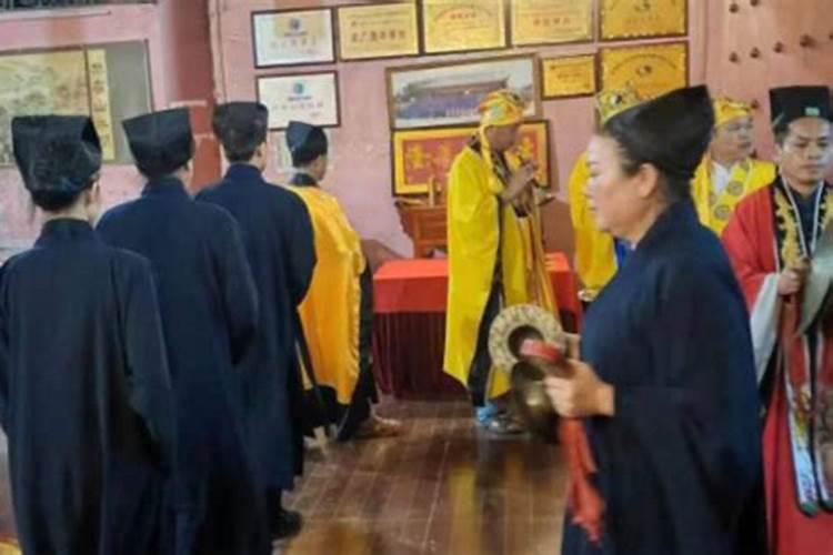 老是会梦见去世的亲人,梦一次就倒霉一次,怎么办求解