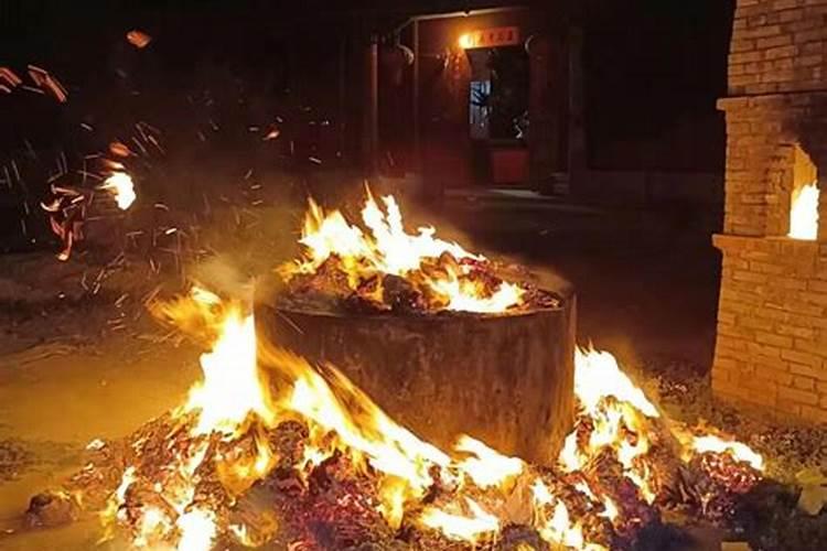 梦见死去的外婆给做饭