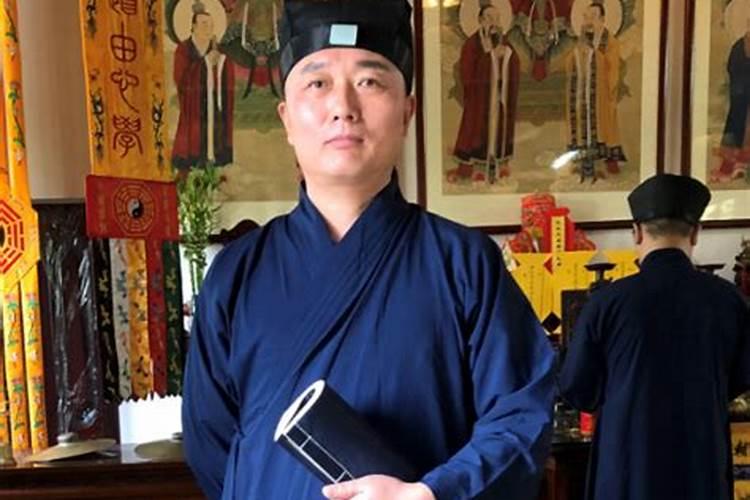 我叫冯一西,………一命归西的意思么？ 这是在网上偶然看到的~这本书叫...