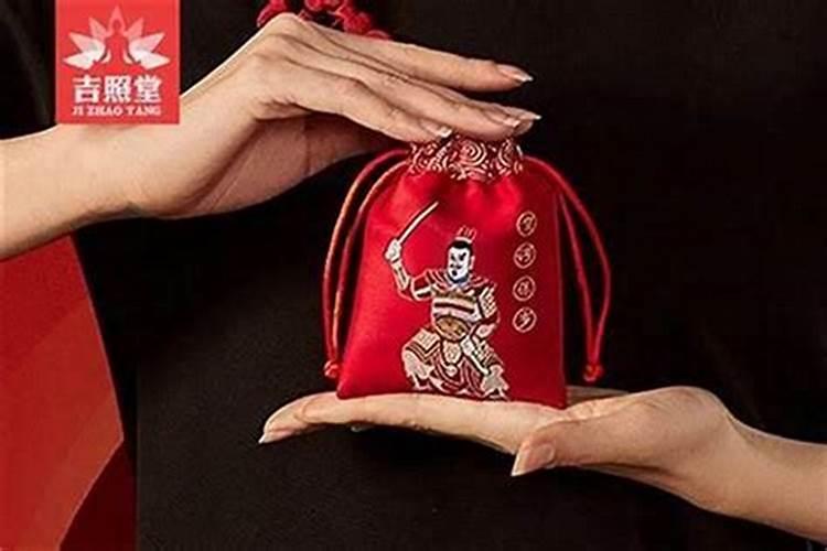 化解太岁最简单的方法(女士犯太岁佩戴什么好)