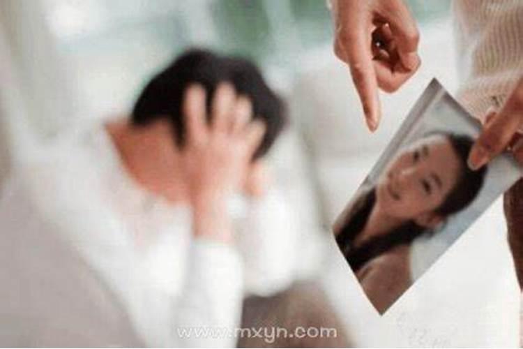 女孩是95年的,男孩是97年的,她们结婚合适吗？