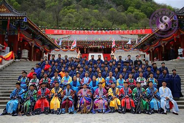 梦见自己车被别人撞坏了预示着什么