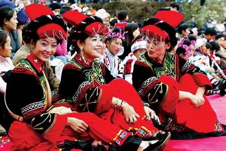 女人梦见满地都是蛇还被蛇咬