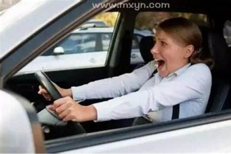 女人梦见刹车失灵财运