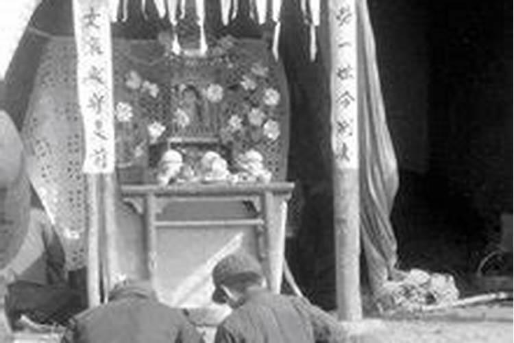 女人梦见三个棺材放在一起有什么征兆