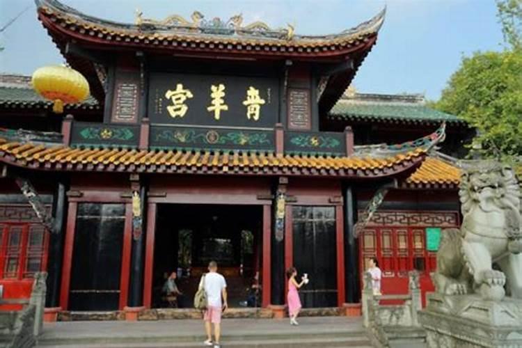 四川青城山和武当山道观里每天的生活各是什么样的？