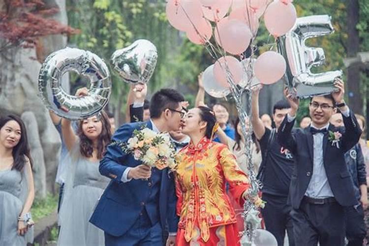 女猪男狗属相相配吗女猪男狗在一起合适吗