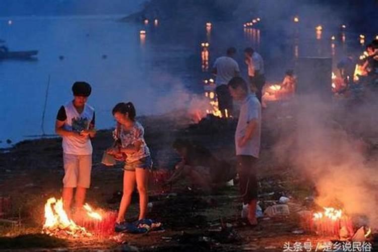 梦见蛇很听话和温顺