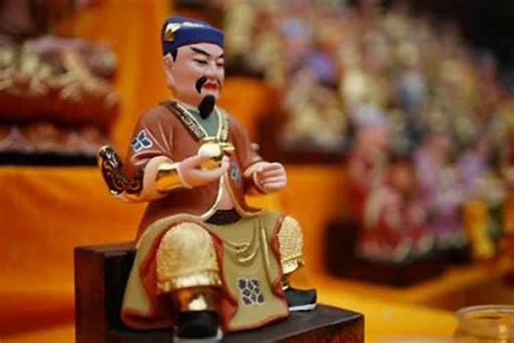 犯太岁提前拜还是当年拜