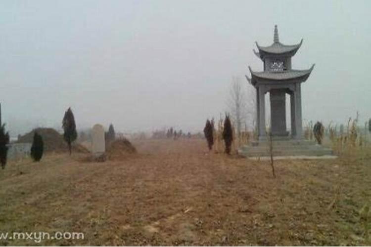 梦见墓穴预示着什么 梦见墓穴预示好不好