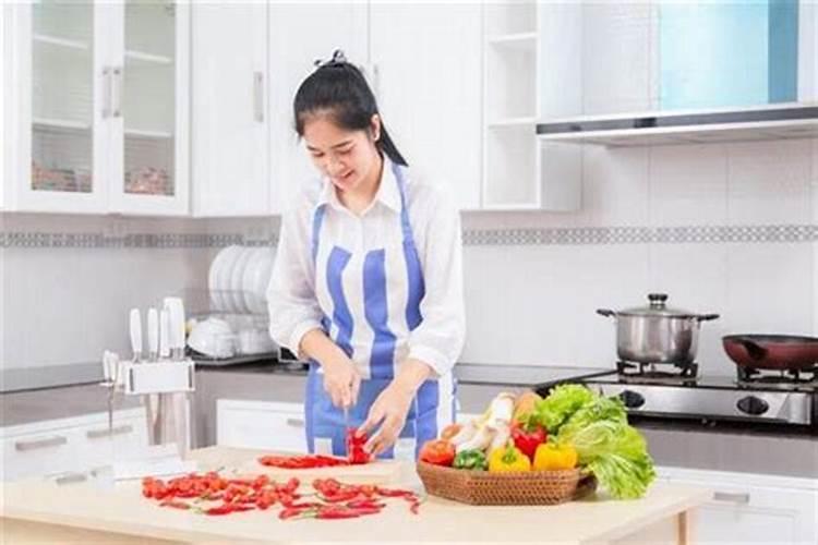 梦见死去的父母在做饭的预兆