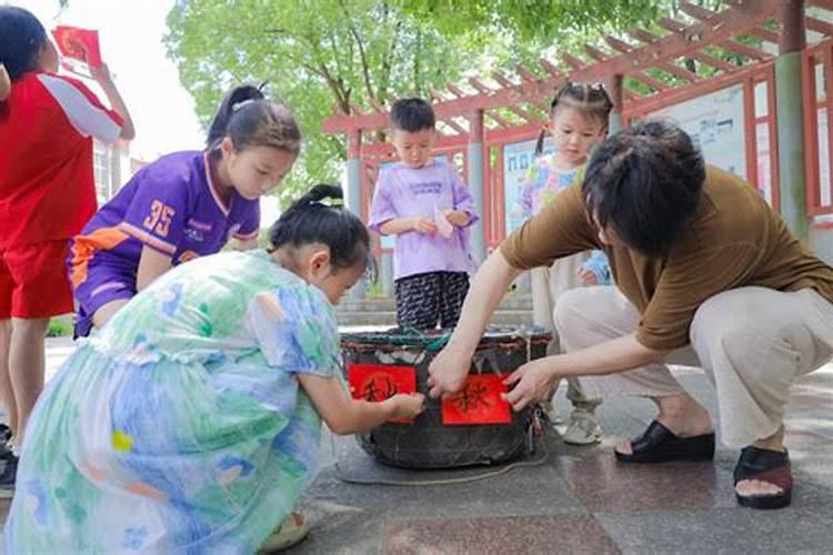 梦见红色百元人民币