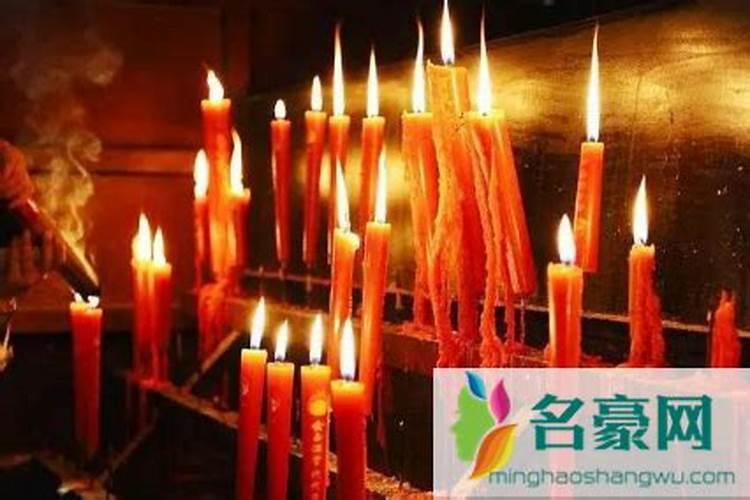 正月十五给已故亲人上坟摆什么贡品？