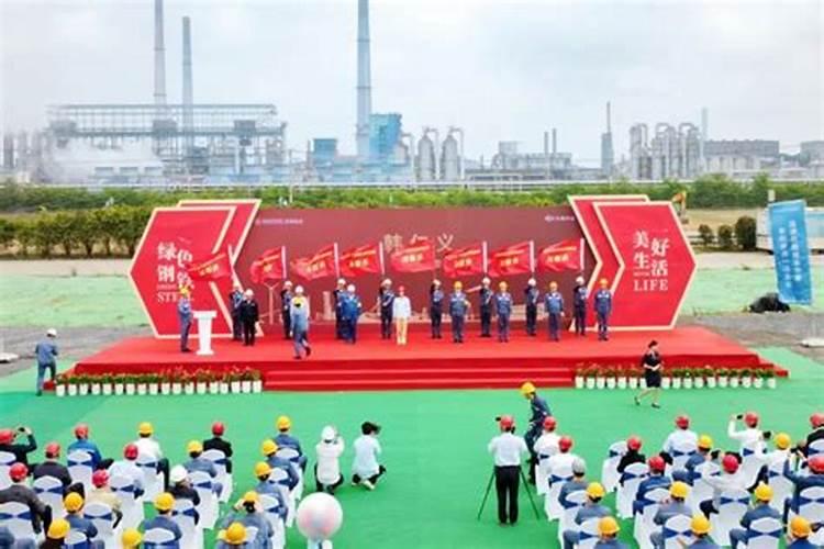 梦到很多鱼在水里游是什么意思