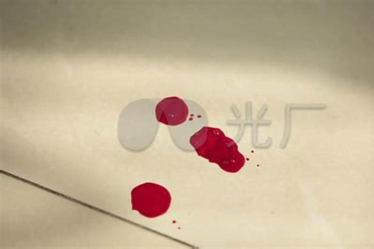 女人梦见地上有血是吉兆