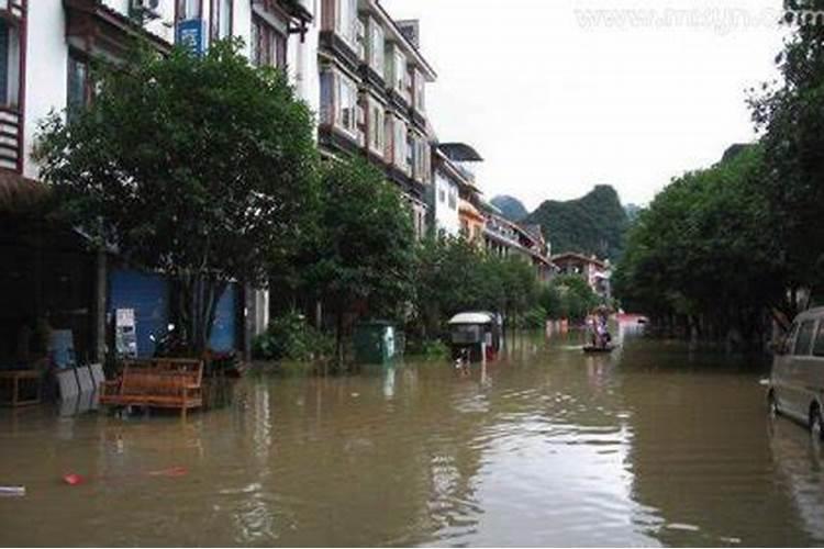 梦见在路上洪水又涨又退的预兆