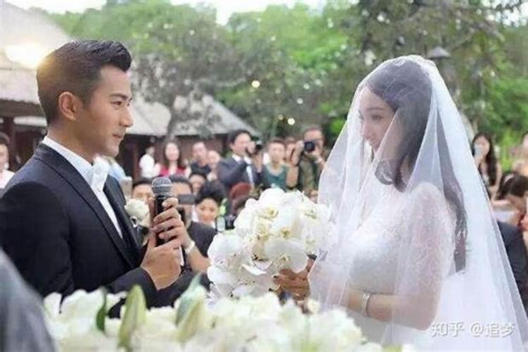 在女士蛇年本命年的时候送什么礼物比较合适呢