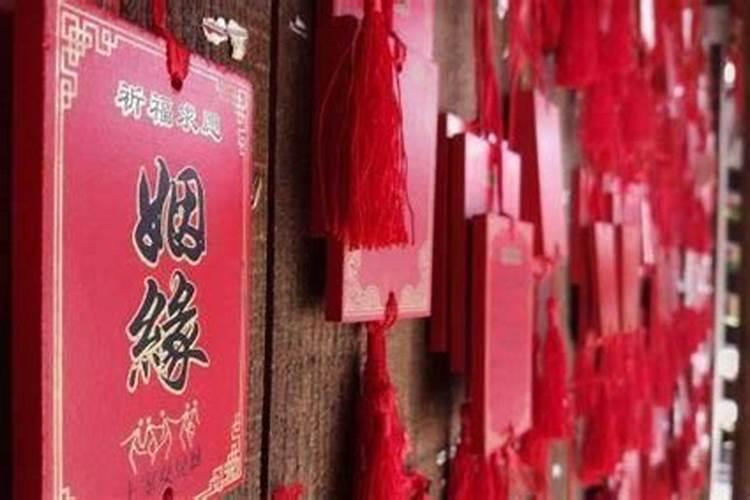 你生活中见到的迷信的人干过哪些事？