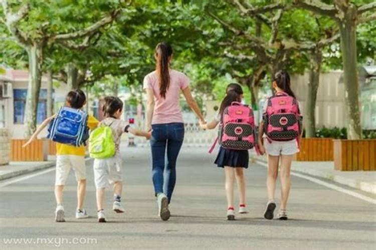 中年人梦见自己去上学代表什么？