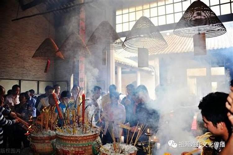 梦见别人抬死人从我身边路过