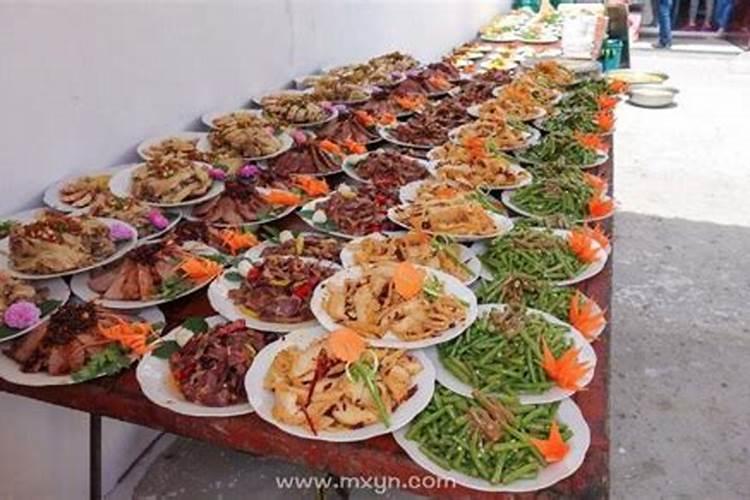 女人梦见吃饭是什么预兆