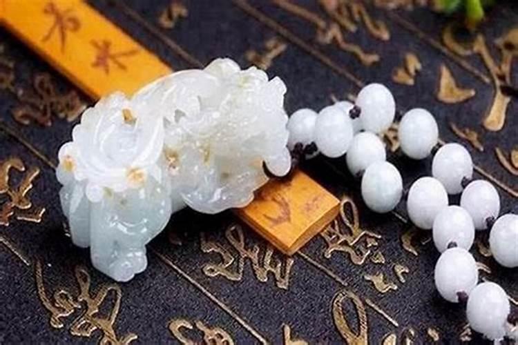 梦见龙在水里游是什么意思？