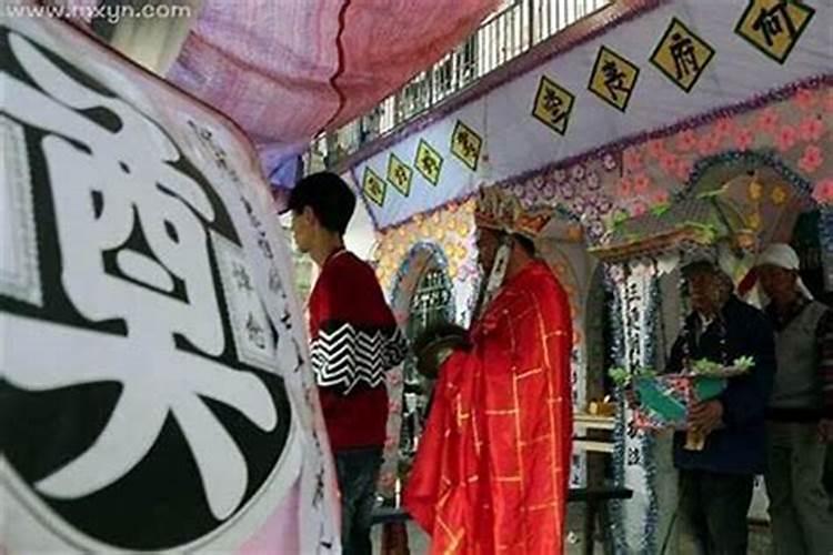 梦见死去的爷爷出殡