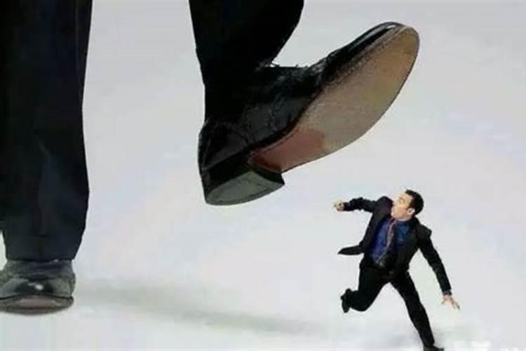 梦见女人拉我手的预兆
