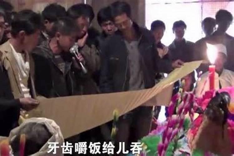 梦见一条金色发光的在我腿上的预兆