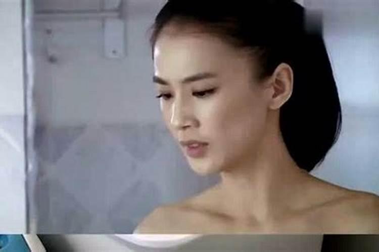 我有男友了,却梦到和班里另一个男生接吻,他还是强吻的我。这代表什么...