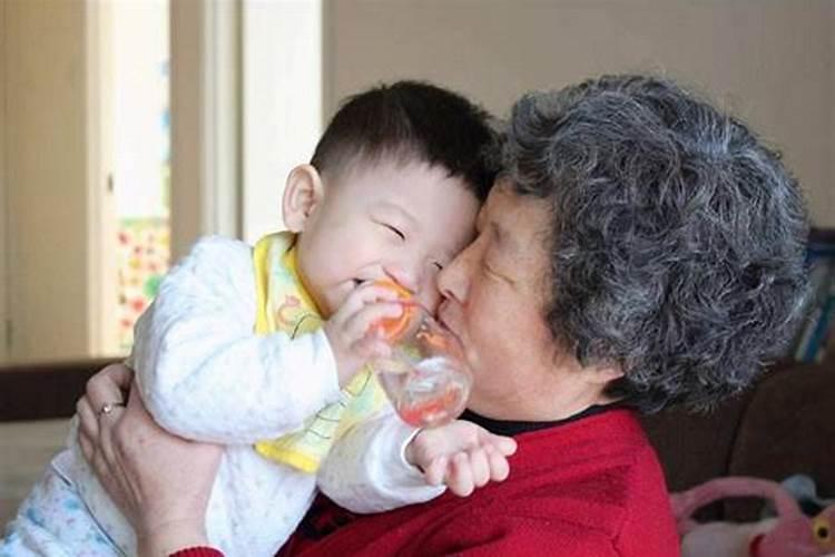 梦见死去的奶奶还活着和我说话 梦见死去的奶奶还活着和我说话的寓意