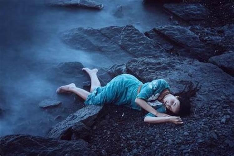 梦里见死人预兆好不好