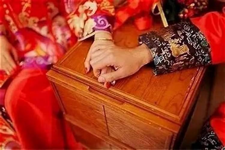 命理学中如何通过大运流年推断出命主的婚姻吉凶