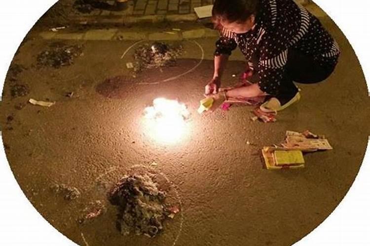 梦到上公厕特别脏