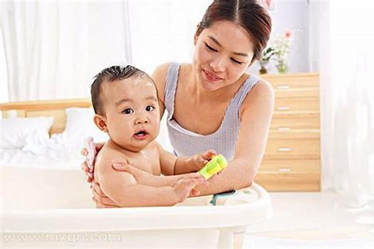 梦见给妈妈洗澡的预兆