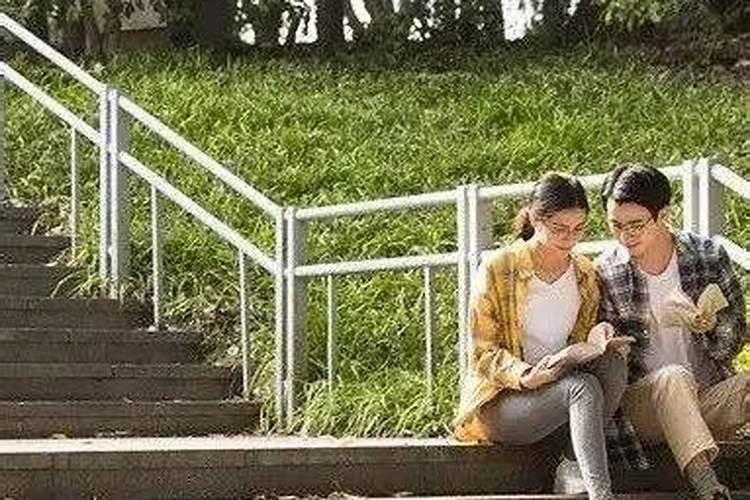 梦到和女人搂搂抱抱预示着什么？