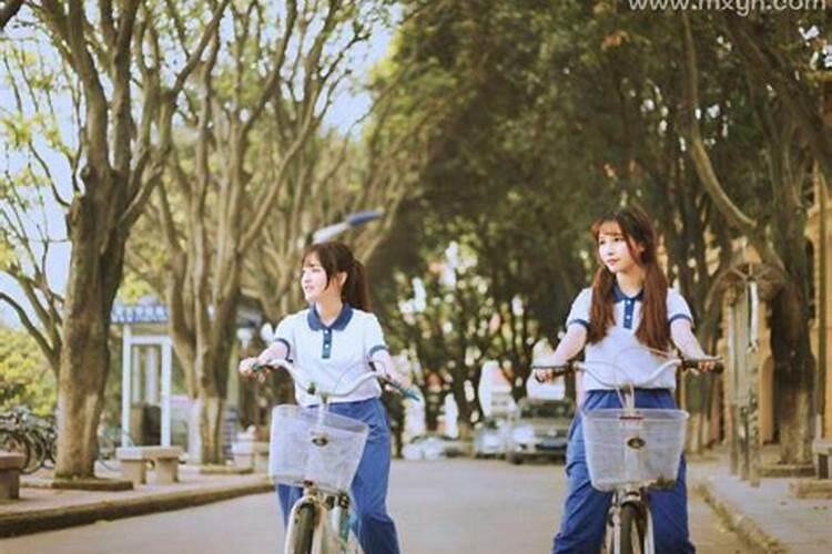 梦见和女人搂搂抱抱什么意思