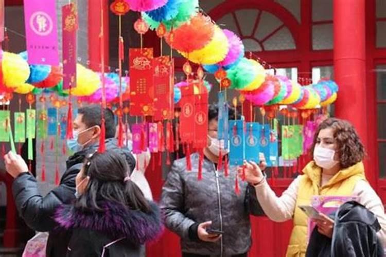 梦见女人洗内衣内裤是什么意思？