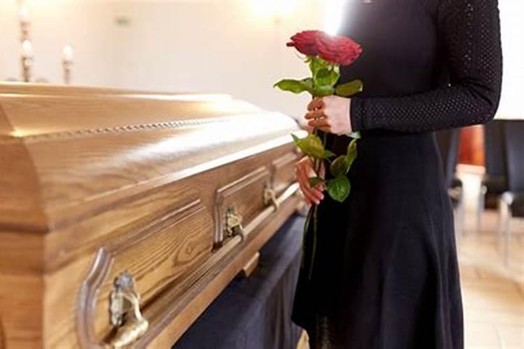 在家里给亡人超度有效果吗？在寺庙做法事都能及时超度么