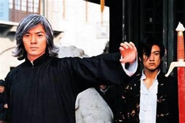 1993年腊月十二日蛇时出生什么命局？求高人