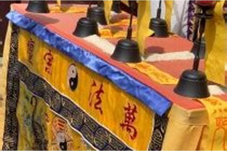本命年穿红色自己买还是亲人买