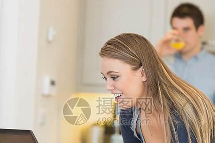 梦见女朋友和别人聊天的预兆