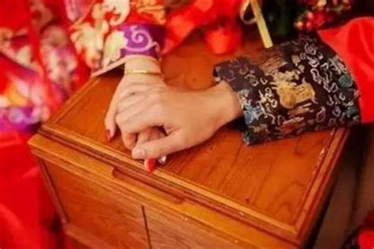 有个仙家说看婚姻很准,说我和男朋友根本就没有未来没结果,如果和他就毁...