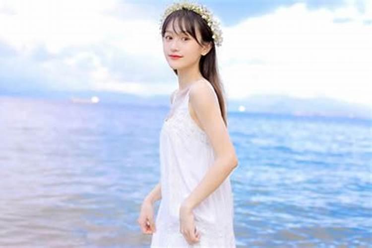 梦见石头上长灵芝摘下来时被蛇咬了。然后我又把蛇咬死了。在然后我把...