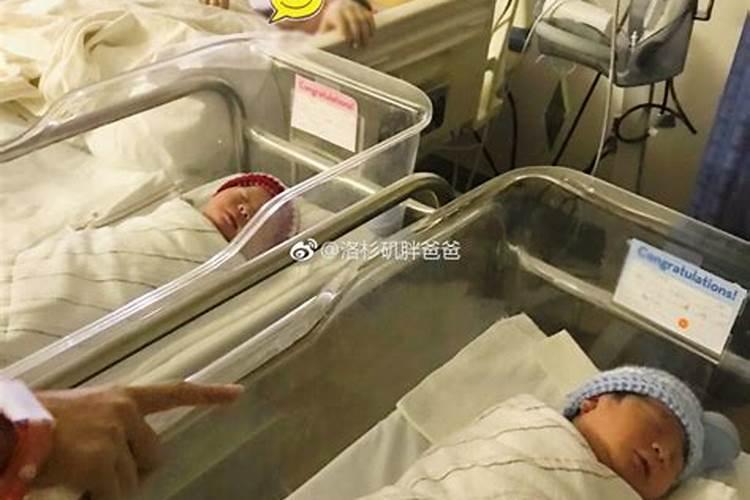 在美国休斯顿出生的孩子,生辰八字如何计算？按美国当地时间还是折算成...