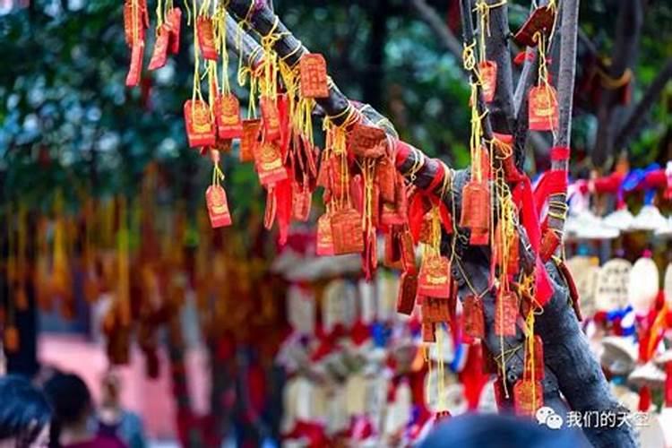 33朵玫瑰一般要多少钱,花朵加包装一起200～500元不等