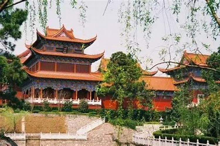 在家里给亡人超度有效果吗？在寺庙做法事都能及时超度么