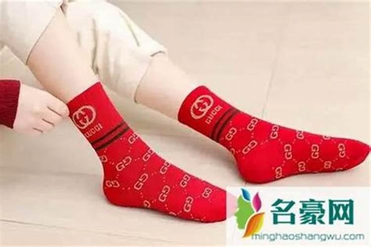 梦见家里有两条蛇,表示什么啊？